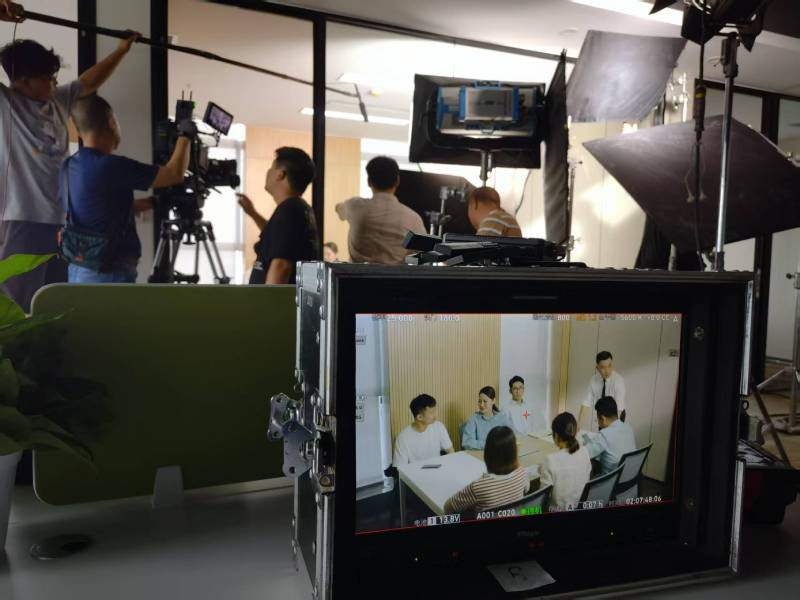 耒阳市TVC拍摄公司：科技产品视觉化大师，诠释未来感与功能美学